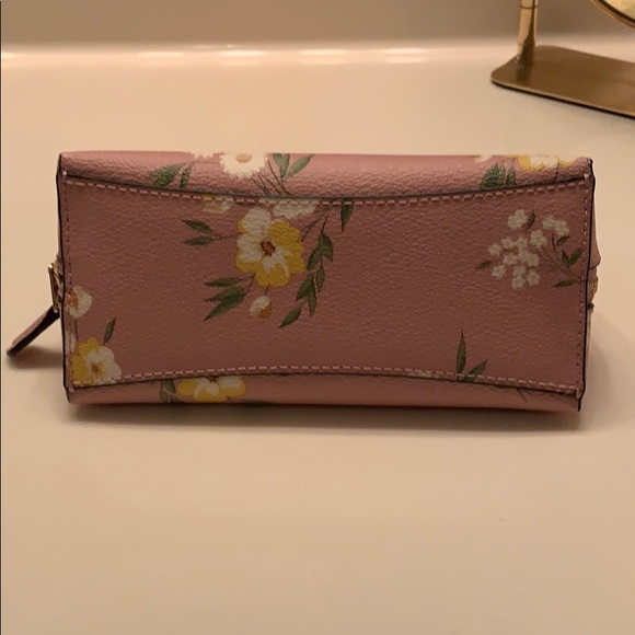Coach Daisy Cosmetic Case 💐 - Picture 4 of 6